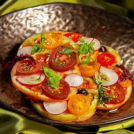 Салата от домати и тапенаде