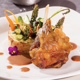 Патешко бутче конфи със зеленчуци в сос Беарнез и сос от кестени Патешко бутче конфи със зеленчуци в сос Беарнез и сос от кестени