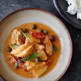 Пилешко с червено къри и бейби патладжани