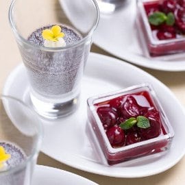 Панакота с мак и кули от вишни Панакота с мак и кули от вишни