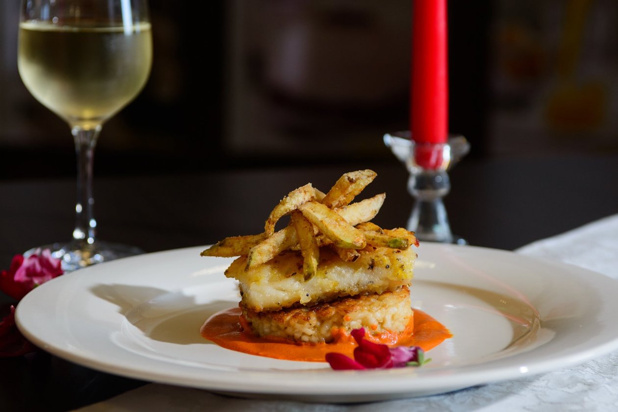 Филе Треска с цитрусово ризото, червен къри сос и чипс от тиквичка – - Рецепта