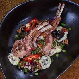 Агнешки котлети с кремообразна полента