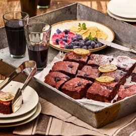 Брауни с боровинки и цвекло Брауни с боровинки и цвекло