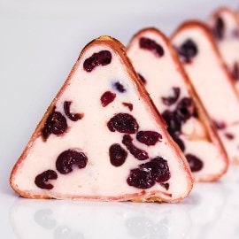 Пилешко пате с червени боровинки и шунка Пилешко пате с червени боровинки и шунка