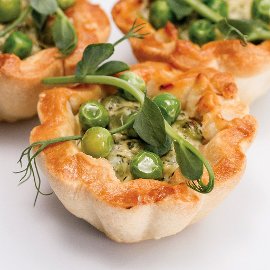 Тарталети с крема сирене с грах и мента