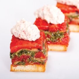 Терин с домати и босилек, печени патладжани и кенели от сладки пиперки Терин с домати и босилек, печени патладжани и кенели от сладки пиперки