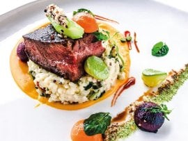 Телешки стек върху ризото със сушени домати, спанак Телешки стек върху ризото със сушени домати, спанак