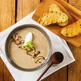 Френска гъбена супа с трюфелова паста и брускети Френска гъбена супа с трюфелова паста и брускети