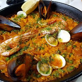 Паеля с морски дарове Паеля с морски дарове